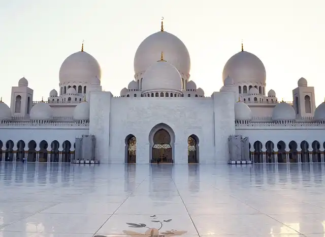 Book A Journey to Remember The Best Abu Dhabi Tour Package - UPTO 35% OFF - Viz Travels